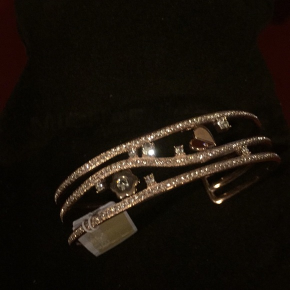 ✨✨HOST PICK✨✨MICHAEL KORS CRYSTAL PAVE FLORAL CUFF - Picture 3 of 5